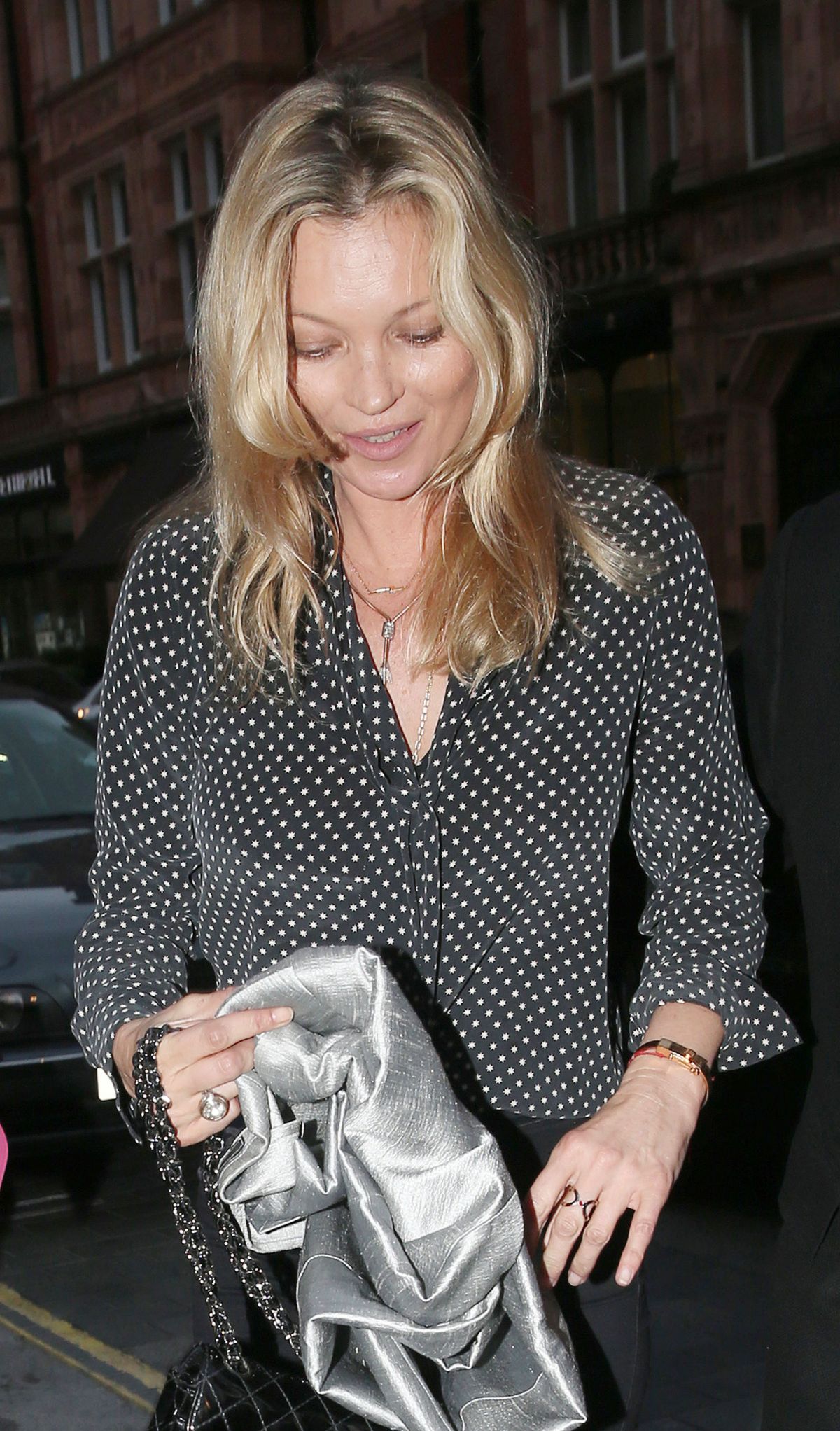 KATE MOSS Out for Dinner at Scott’s in Mayfair 05/11/2016 – HawtCelebs
