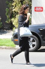 KATHERINE SCHWAZENEGGER Out and About in Melrose 05/23/2016