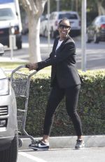 KELLY ROWLAND Shopping at Bristol Farms in Beverly Hills 05/01/2016