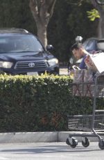 KELLY ROWLAND Shopping at Bristol Farms in Beverly Hills 05/01/2016