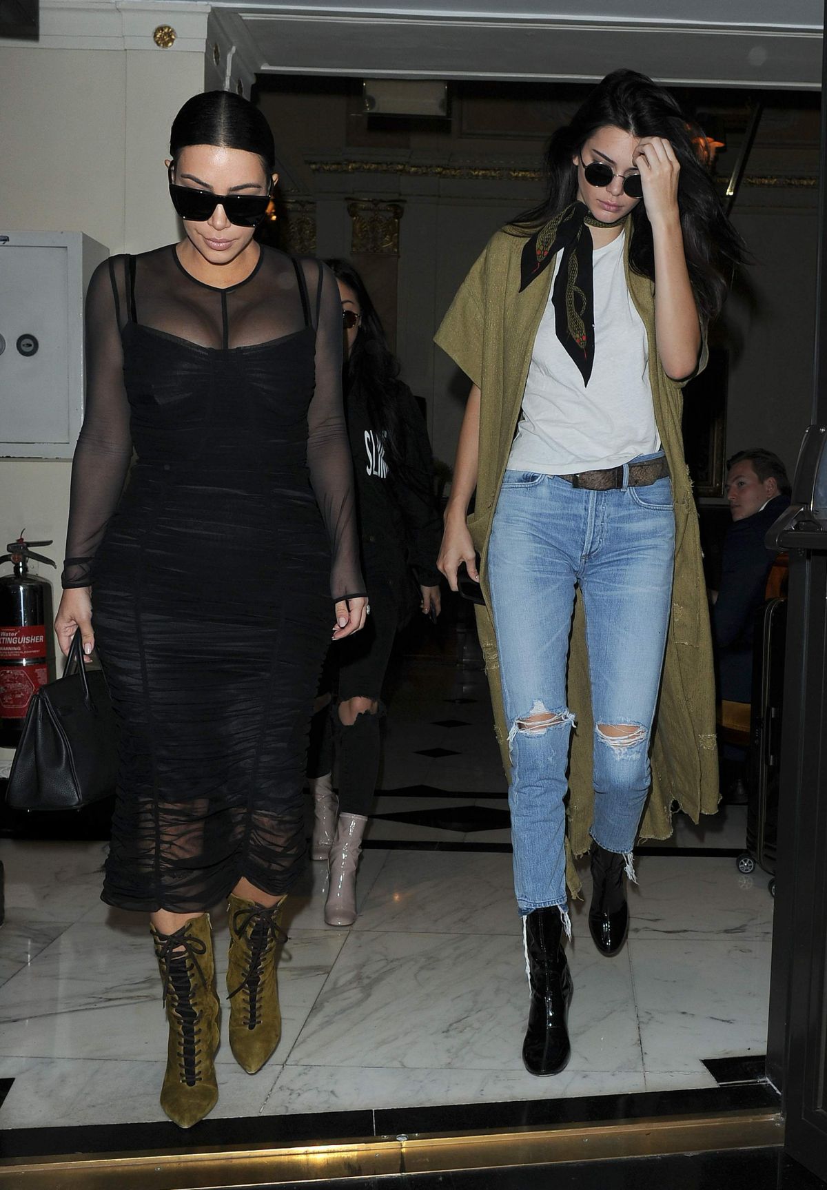 KIM KARDASHIAN and KENDALL JENNER Out for Lunch in London 05/23/2016 KIM KARDASHIAN and KENDALL JENNER Out for Lunch in London 05/23/2016