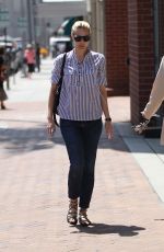 LESLIE BIBB Out Shopping in Beverly Hills 05/12/2016