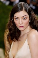 LORDE at Costume Institute Gala 2016 in New York 05/02/2016