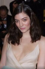 LORDE at Costume Institute Gala 2016 in New York 05/02/2016