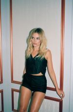 MARGOT ROBBIE in Oyster Magazine, May 2016 Issue