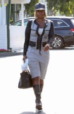 MARY J. BLIGE Out Shopping in Beverly Hills 05/01/2016
