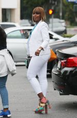 MARY J. BLIGE Shopping at Bristol Farms in Beverly Hills 05/13/2016