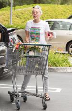 MILEY CYRUS Shopping in Los Angeles 05/09/2016