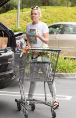 MILEY CYRUS Shopping in Los Angeles 05/09/2016