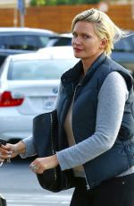 NATASHA HENSTRIDGE Shopping at Ralphs in Los Angeles 05/16/2016