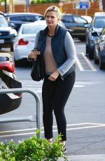 NATASHA HENSTRIDGE Shopping at Ralphs in Los Angeles 05/16/2016