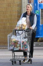 NATASHA HENSTRIDGE Shopping at Ralphs in Los Angeles 05/16/2016