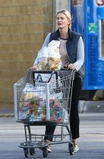 NATASHA HENSTRIDGE Shopping at Ralphs in Los Angeles 05/16/2016