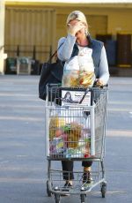 NATASHA HENSTRIDGE Shopping at Ralphs in Los Angeles 05/16/2016