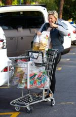 NATASHA HENSTRIDGE Shopping at Ralphs in Los Angeles 05/16/2016