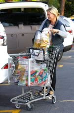 NATASHA HENSTRIDGE Shopping at Ralphs in Los Angeles 05/16/2016