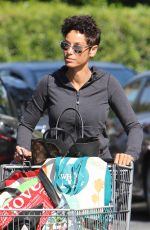 NICOLE MURPHY Leaves Bristol Farms Grocery in West Hollywood 05/02/2016