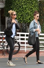 RACHEL HUNTER at Mauro