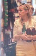 REESE WITHERSPOON Shops in Beverly Hills 05/01/2016
