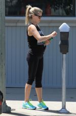 RESSE WITHERSPOON Heding to a Gym in Brentwood 05/22/2016