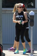 RESSE WITHERSPOON Heding to a Gym in Brentwood 05/22/2016