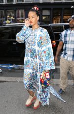 RIHANNA Shopping at MAC in New York 05/29/2016