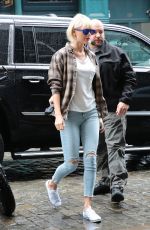 TAYLOR SWIFT Arrives at Her Apartment in New York 05/01/2016
