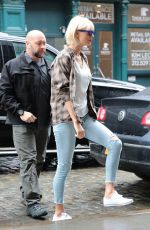 TAYLOR SWIFT Arrives at Her Apartment in New York 05/01/2016