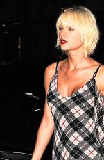 TAYLOR SWIFT Night Out in New York 05/01/2016