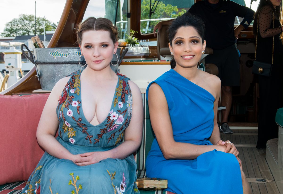 ABIGAIL BRESLIN At Changemaker Cocktail Reception In Greenwich 06 10 abigail-breslin-at-changemaker-cocktail-reception-in-greenwich-06-10