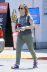 AMY POEHLER Shopping at Bristol Farm in Beverly Hills 06/05/2016