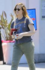 AMY POEHLER Shopping at Bristol Farm in Beverly Hills 06/05/2016