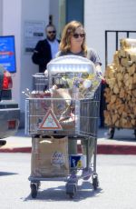 AMY POEHLER Shopping at Bristol Farm in Beverly Hills 06/05/2016