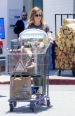 AMY POEHLER Shopping at Bristol Farm in Beverly Hills 06/05/2016