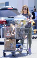 AMY POEHLER Shopping at Bristol Farm in Beverly Hills 06/05/2016