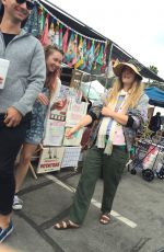DREW BARRYMORE Shopping at Rose Bowl Flea Market in Pasadena 06/12/2016