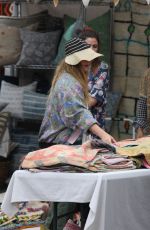 DREW BARRYMORE Shopping at Rose Bowl Flea Market in Pasadena 06/12/2016