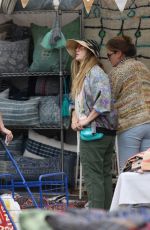 DREW BARRYMORE Shopping at Rose Bowl Flea Market in Pasadena 06/12/2016