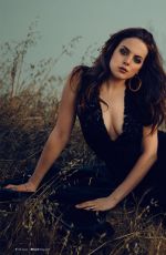 ELIZABETH GILLIES in Bello Mag #126, June 2016