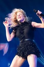 ELLIE GOULDING Performs at a Concert in Orlando 06/04/2016