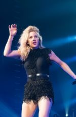ELLIE GOULDING Performs at a Concert in Orlando 06/04/2016