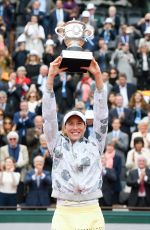 GARBINE MUGURUZA Wins Ladies Final Match at 2016 Roland Garros in Paris 06/04/2016