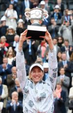GARBINE MUGURUZA Wins Ladies Final Match at 2016 Roland Garros in Paris 06/04/2016