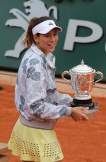 GARBINE MUGURUZA Wins Ladies Final Match at 2016 Roland Garros in Paris 06/04/2016