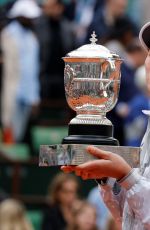 GARBINE MUGURUZA Wins Ladies Final Match at 2016 Roland Garros in Paris 06/04/2016