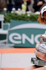 GARBINE MUGURUZA Wins Ladies Final Match at 2016 Roland Garros in Paris 06/04/2016