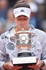 GARBINE MUGURUZA Wins Ladies Final Match at 2016 Roland Garros in Paris 06/04/2016