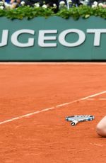 GARBINE MUGURUZA Wins Ladies Final Match at 2016 Roland Garros in Paris 06/04/2016