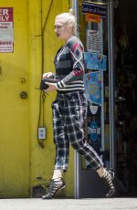 GWEN STEFANI Shopping at Aahs Gift Store in West Hollywood 06/16/2016