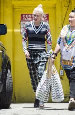 GWEN STEFANI Shopping at Aahs Gift Store in West Hollywood 06/16/2016